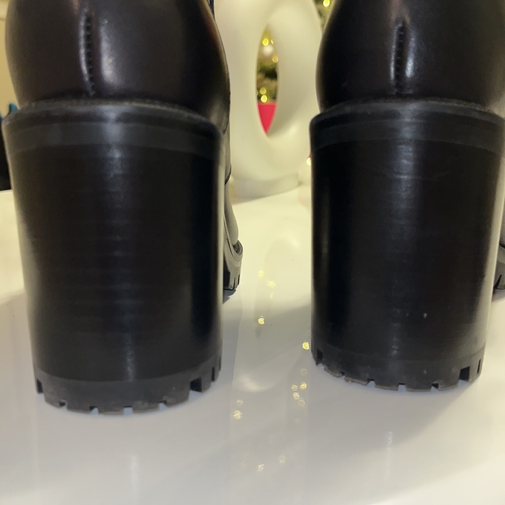 Worn once. CL black combat boot with spikes - Picture 14 of 15